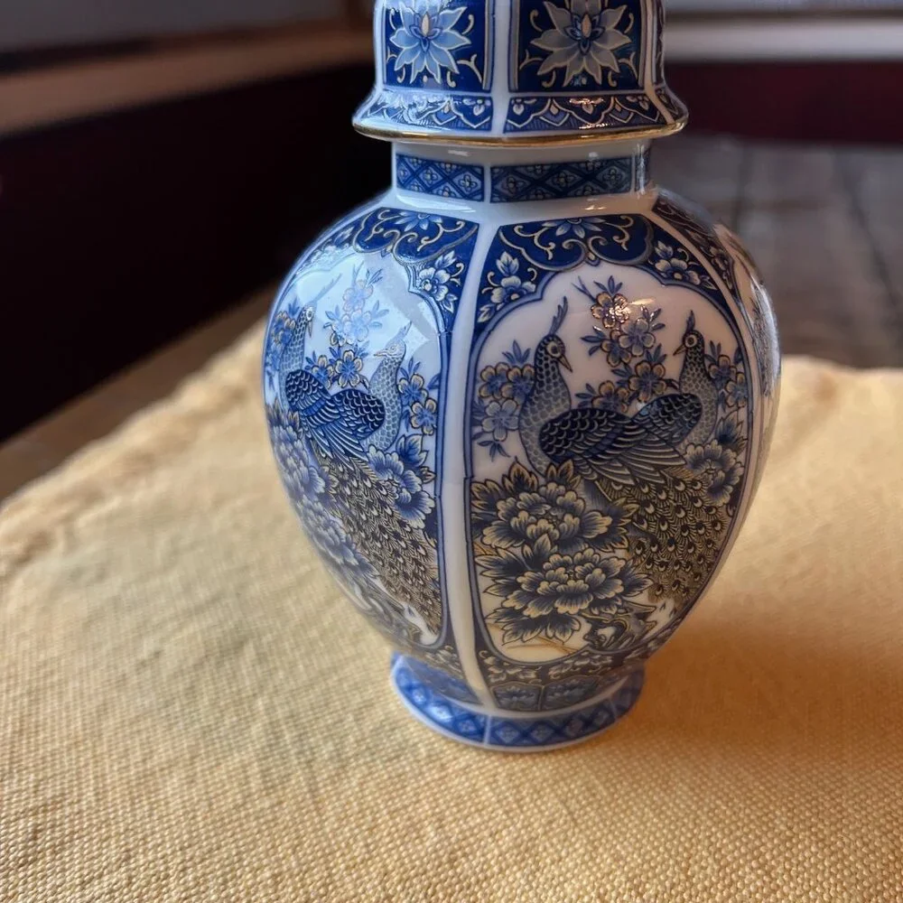 Vintage  Oriental Japanese Royal Peacock Jamestown China Ginger jar  6.5 in tall - Picture 3 of 5